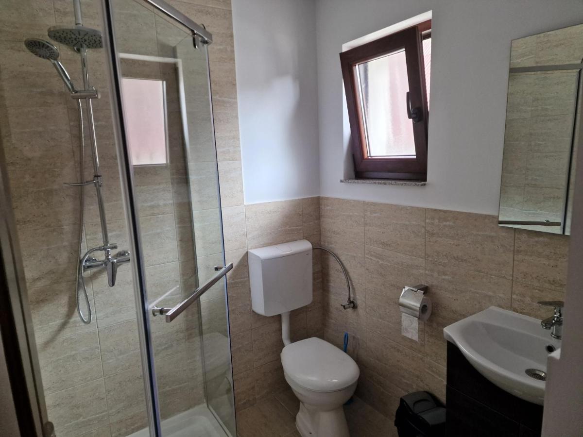 La Mona Apartment Birsana ภายนอก รูปภาพ